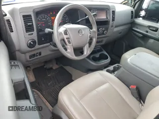 2017 Nissan NV SL z VIN 5BZAF0AA3HN850343, wystawiony jako Copart lot #54843445 z przebiegiem 129 144 mil mil oraz Szkoda całkowita • Salvage title. Historia ofert i sprzedaży dostępna na DreamBid. Obrazek 8.