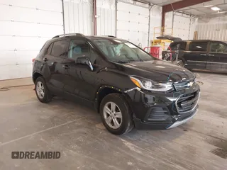 2021 Chevrolet Trax LT z VIN KL7CJPSB0MB346011, wystawiony jako IAAI lot #42354171 z przebiegiem 28 566 mil mil oraz . Historia ofert i sprzedaży dostępna na DreamBid. Obrazek 1.