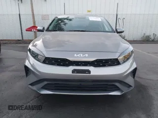 2023 Kia Forte LXS z VIN 3KPF24AD5PE606683, wystawiony jako IAAI lot #41216622 z przebiegiem 38 827 mil mil oraz . Historia ofert i sprzedaży dostępna na DreamBid. Obrazek 12.