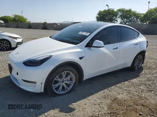 2024 Tesla Model Y Long Range z VIN 7SAYGDEE0RF069041, wystawiony jako Copart lot #56011745 z przebiegiem 27 982 mil mil oraz Szkoda całkowita • Salvage title. Historia ofert i sprzedaży dostępna na DreamBid. Obrazek 1.