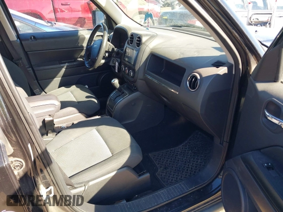 2010 Jeep Patriot Sport with VIN 1J4NF1GB2AD624078, listed as a IAAI auction lot 41635298 with 181,537 mi miles. Bid and sale history available at carsss.com. Image 5.