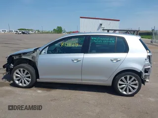 2014 Volkswagen Golf TDI w/Sunroof & Nav с VIN WVWNM7AJ9EW007463, выставлен на аукционе IAAI как лот 42211804 с пробегом 62 381 миль миль и . История ставок и продаж доступна на DreamBid. Изображение 15.