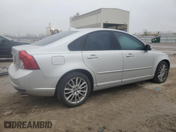 2011 Volvo S40 с VIN YV1672MS5B2543942, выставлен на аукционе Copart как лот 44022725 с пробегом 140 273 миль миль и Списание • Salvage title. История ставок и продаж доступна на DreamBid. Изображение 3.