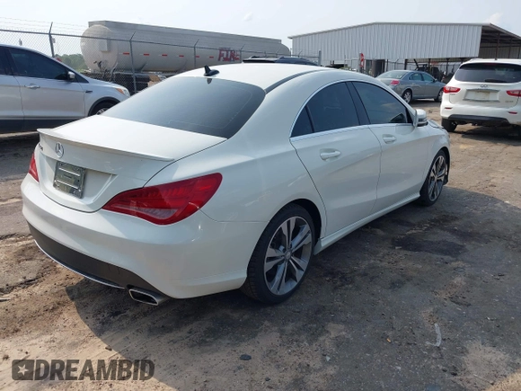 2014 Mercedes-Benz CLA 250 с VIN WDDSJ4EBXEN113882, выставлен на аукционе IAAI как лот 42426754 с пробегом 121 138 миль миль и . История ставок и продаж доступна на DreamBid. Изображение 4.