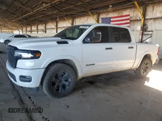 2025 Ram 1500 Big Horn z VIN 1C6SRFFP8SN618833, wystawiony jako Copart lot #50525695 z przebiegiem 12 151 mil mil oraz Szkoda całkowita • Salvage title. Historia ofert i sprzedaży dostępna na DreamBid. Obrazek 1.