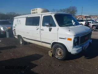 1995 GMC Van z VIN 1GTEG25H8SF548551, wystawiony jako IAAI lot #41830888 z przebiegiem 110 067 mil mil oraz . Historia ofert i sprzedaży dostępna na DreamBid. Obrazek 1.