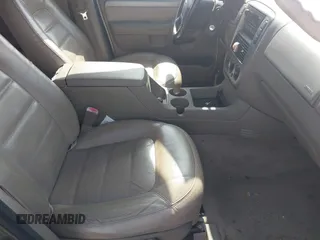 2004 Ford Explorer z VIN 1FMZU83E24UB48730, wystawiony jako IAAI lot #42007438 z przebiegiem 166 246 mil mil oraz . Historia ofert i sprzedaży dostępna na DreamBid. Obrazek 5.