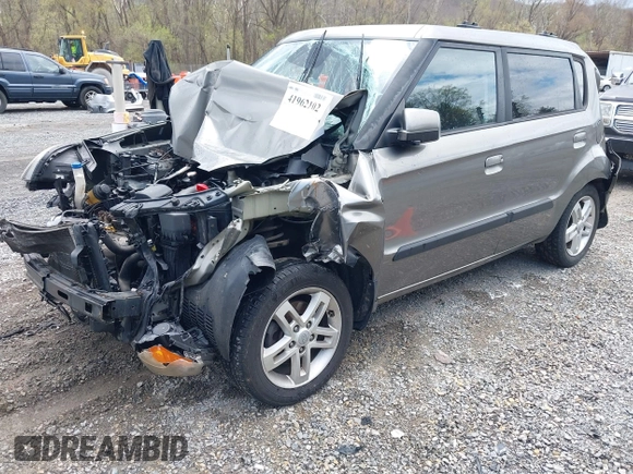 2010 Kia Soul + with VIN KNDJT2A29A7147675, listed as a IAAI auction lot 41962102 with 173,862 mi miles. Bid and sale history available at carsss.com. Image 2.
