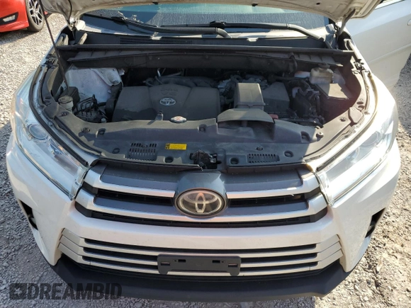 2018 Toyota Highlander SE with VIN 5TDJZRFH5JS536369, listed as a Copart auction lot 61564955 with 130,185 mi miles and Salvage title. Bid and sale history available at DreamBid. Image 12.