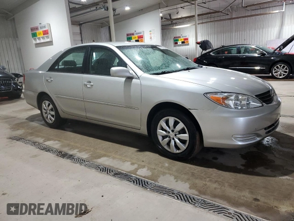 2002 Toyota Camry LE z VIN 4T1BE32K32U063577, wystawiony jako Copart lot #58782185 z przebiegiem 243 589 mil mil oraz Szkoda całkowita • Salvage title. Historia ofert i sprzedaży dostępna na DreamBid. Obrazek 4.