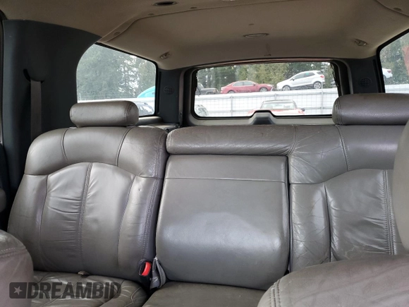 2000 Chevrolet Suburban LS with VIN 3GNGK26U3YG172343, listed as a Copart auction lot 47106575 with 339,445 mi miles and Clean Title. Bid and sale history available at carsss.com. Image 10.