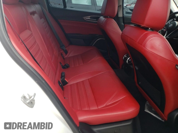 2017 Alfa Romeo Giulia Ti z VIN ZARFAECN1H7549601, wystawiony jako Copart lot #50338745 z przebiegiem 29 940 mil mil oraz Szkody całkowita. Historia ofert i sprzedaży dostępna na DreamBid. Obrazek 10.
