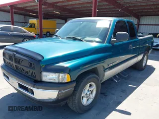 1999 Dodge 1500 z VIN 3B7HC13Y8XG207548, wystawiony jako IAAI lot #42525437 z przebiegiem 182 410 mil mil oraz . Historia ofert i sprzedaży dostępna na DreamBid. Obrazek 2.