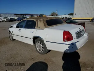 2005 Lincoln Town Car Signature Limited z VIN 1LNHM82W05Y613098, wystawiony jako Copart lot #45887385 z przebiegiem Nie podano mil oraz Szkoda całkowita • Salvage title. Historia ofert i sprzedaży dostępna na DreamBid. Obrazek 2.