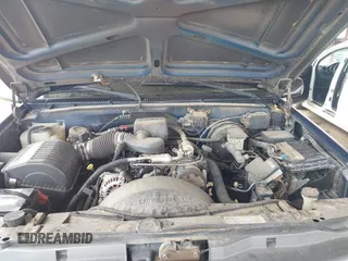 2000 Chevrolet Silverado 2500 z VIN 1GCGC24R1YR112498, wystawiony jako IAAI lot #42386089 z przebiegiem 41 338 mil mil oraz . Historia ofert i sprzedaży dostępna na DreamBid. Obrazek 10.