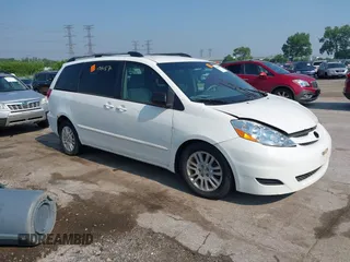 2008 Toyota Sienna CE z VIN 5TDZK23C58S155686, wystawiony jako IAAI lot #42420657 z przebiegiem Nie podano mil oraz . Historia ofert i sprzedaży dostępna na DreamBid. Obrazek 1.