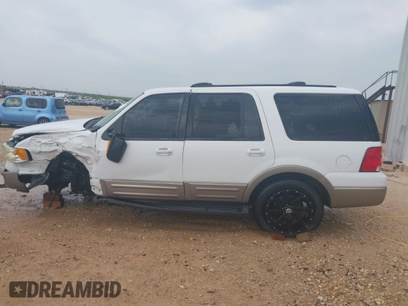 2003 Ford Expedition Eddie Bauer z VIN 1FMFU18L73LA67177, wystawiony jako IAAI lot #42137354 z przebiegiem 189 359 mil mil oraz . Historia ofert i sprzedaży dostępna na DreamBid. Obrazek 15.