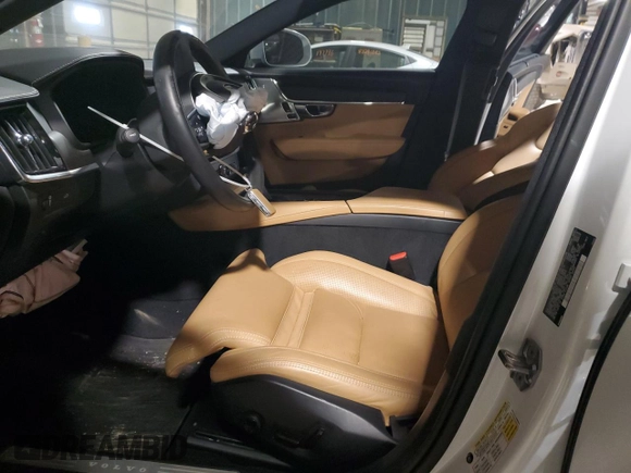 2018 Volvo V90 with VIN YV4A22NL3J1024279, listed as a Copart auction lot 41857145 with 62,488 mi miles and Salvage title. Bid and sale history available at DreamBid. Image 7.