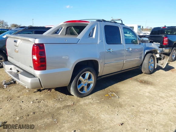 2011 Chevrolet Avalanche LTZ with VIN 3GNMCGE01BG331489, listed as a IAAI auction lot 40914760 with 1 mi miles. Bid and sale history available at carsss.com. Image 4.
