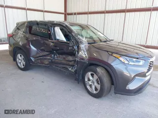 2021 Toyota Highlander L with VIN 5TDCZRBH1MS061712, listed as a IAAI auction lot 39465822 with 34,757 mi miles. Bid and sale history available at carsss.com. Image 1.