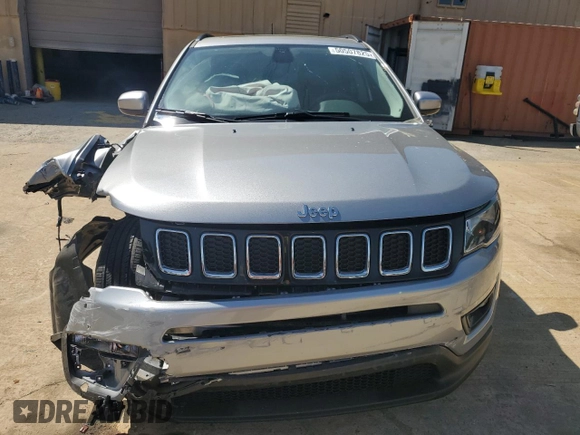 2020 Jeep Compass Latitude z VIN 3C4NJCBBXLT205996, wystawiony jako Copart lot #50507825 z przebiegiem Nie podano mil oraz Szkoda całkowita • Salvage title. Historia ofert i sprzedaży dostępna na DreamBid. Obrazek 5.