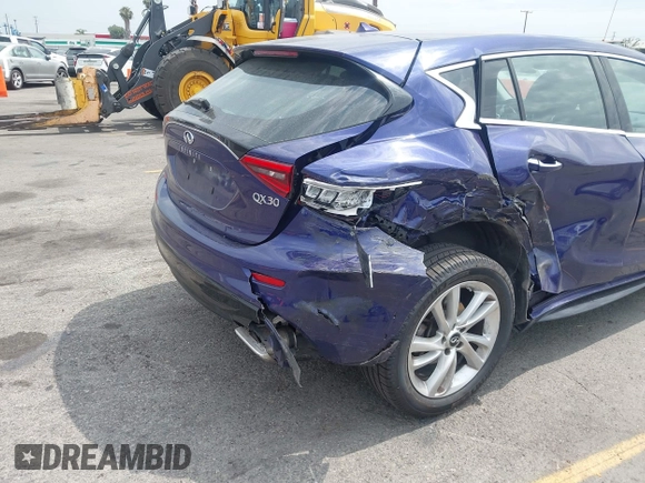 2018 Infiniti QX30 Luxury with VIN SJKCH5CP2JA056994, listed as a IAAI auction lot 42429273 with 48,048 mi miles and . Bid and sale history available at DreamBid. Image 4.