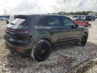 2024 Porsche Cayenne S z VIN WP1AL2AY7RDA33299, wystawiony jako Copart lot #60818305 z przebiegiem 3 599 mil mil oraz Nie do naprawy • Non repairable. Historia ofert i sprzedaży dostępna na DreamBid. Obrazek 3.