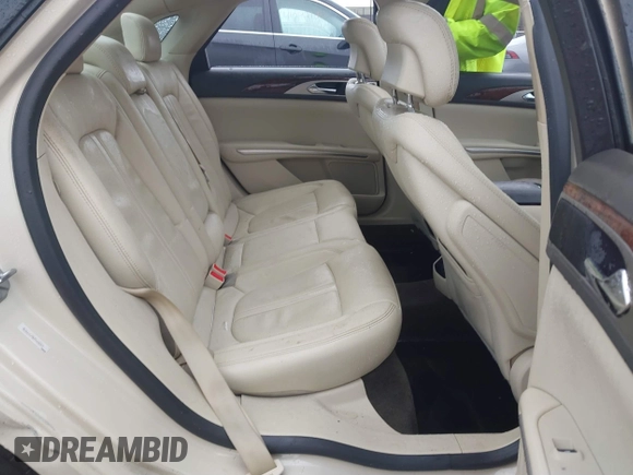 2015 Lincoln MKZ z VIN 3LN6L2J96FR618325, wystawiony jako IAAI lot #41046851 z przebiegiem Nie podano mil oraz . Historia ofert i sprzedaży dostępna na DreamBid. Obrazek 8.