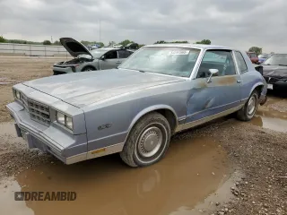 1984 Chevrolet Monte Carlo z VIN 1G1AZ37H3ER221496, wystawiony jako Copart lot #54297665 z przebiegiem 91 351 mil mil oraz Szkody całkowita. Historia ofert i sprzedaży dostępna na DreamBid. Obrazek 1.