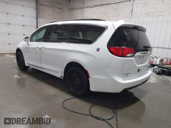 2017 Chrysler Pacifica Touring L z VIN 2C4RC1BG8HR803137, wystawiony jako IAAI lot #41661643 z przebiegiem 113 700 mil mil oraz . Historia ofert i sprzedaży dostępna na DreamBid. Obrazek 3.