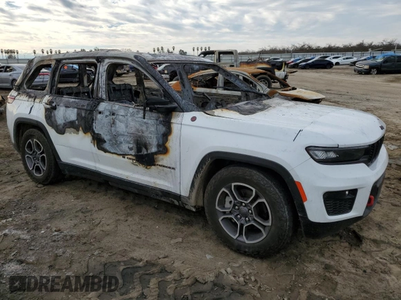 2022 Jeep Grand Cherokee Trailhawk with VIN 1C4RJHCG6N8588264, listed as a Copart auction lot 82734313 with Not provided miles and Non repairable. Bid and sale history available at DreamBid. Image 4.