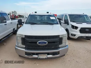 2018 Ford F-350 XL z VIN 1FT7W3AT6JEC70670, wystawiony jako IAAI lot #42365675 z przebiegiem 208 795 mil mil oraz . Historia ofert i sprzedaży dostępna na DreamBid. Obrazek 12.