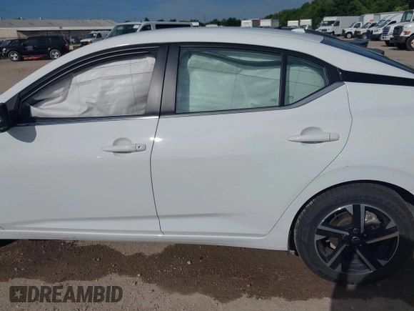 2024 Nissan Sentra SV z VIN 3N1AB8CV1RY332555, wystawiony jako IAAI lot #42321417 z przebiegiem 30 107 mil mil oraz . Historia ofert i sprzedaży dostępna na DreamBid. Obrazek 13.