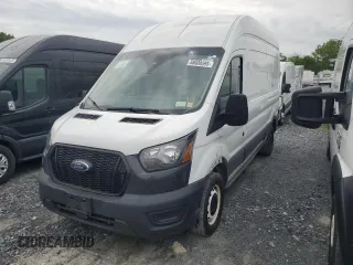 2021 Ford Transit Cargo z VIN 1FTBR1X8XMKA45750, wystawiony jako Copart lot #58608595 z przebiegiem 43 107 mil mil oraz Szkody całkowita. Historia ofert i sprzedaży dostępna na DreamBid. Obrazek 1.