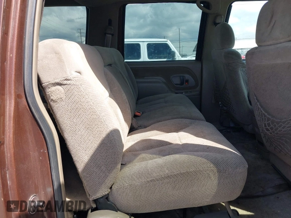1999 Chevrolet Suburban with VIN 1GNGK26J9XJ494147, listed as a IAAI auction lot 41945149 with 102,652 mi miles. Bid and sale history available at carsss.com. Image 8.