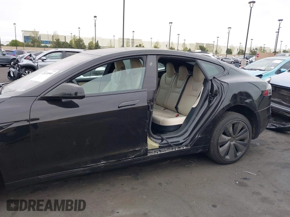 2020 Tesla Model S Long Range с VIN 5YJSA1E23LF390913, выставлен на аукционе IAAI как лот 42031044 с пробегом 93 403 миль миль и . История ставок и продаж доступна на DreamBid. Изображение 6.