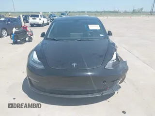 2019 Tesla Model 3 Mid Range z VIN 5YJ3E1EA3KF310976, wystawiony jako IAAI lot #41968012 z przebiegiem Nie podano mil oraz . Historia ofert i sprzedaży dostępna na DreamBid. Obrazek 11.