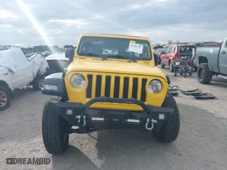 2020 Jeep Wrangler Unlimited Sport Altitude with VIN 1C4HJXDG8LW215899, listed as a IAAI auction lot 40909335 with 41,356 mi miles. Bid and sale history available at carsss.com. Image 13.