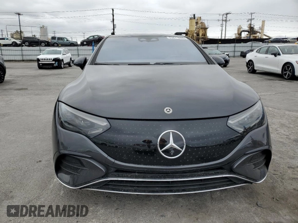2023 Mercedes-Benz EQE 350+ z VIN W1KEG2BB4PF011740, wystawiony jako Copart lot #53811655 z przebiegiem 31 981 mil mil oraz Szkoda całkowita • Salvage title. Historia ofert i sprzedaży dostępna na DreamBid. Obrazek 5.