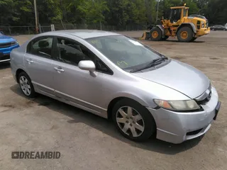 2009 Honda Civic LX z VIN 19XFA165X9E045127, wystawiony jako IAAI lot #42263412 z przebiegiem 208 762 mil mil oraz . Historia ofert i sprzedaży dostępna na DreamBid. Obrazek 1.