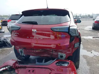 2024 Buick Encore GX Avenir z VIN KL4AMFSL5RB054571, wystawiony jako IAAI lot #41839672 z przebiegiem 7 826 mil mil oraz . Historia ofert i sprzedaży dostępna na DreamBid. Obrazek 16.