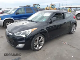 2013 Hyundai Veloster w/Black Int z VIN KMHTC6AD7DU152800, wystawiony jako IAAI lot #42477655 z przebiegiem 93 169 mil mil oraz . Historia ofert i sprzedaży dostępna na DreamBid. Obrazek 2.