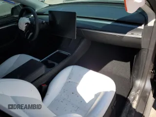 2024 Tesla Model Y Long Range z VIN 7SAYGDEE9RA255805, wystawiony jako Copart lot #50836555 z przebiegiem Nie podano mil oraz Szkoda całkowita • Salvage title. Historia ofert i sprzedaży dostępna na DreamBid. Obrazek 8.