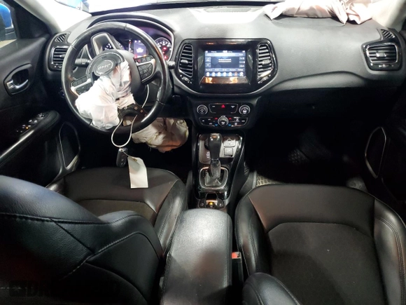 2019 Jeep Compass Latitude z VIN 3C4NJDBB5KT682761, wystawiony jako Copart lot #54746755 z przebiegiem 95 271 mil mil oraz Szkoda całkowita • Salvage title. Historia ofert i sprzedaży dostępna na DreamBid. Obrazek 8.