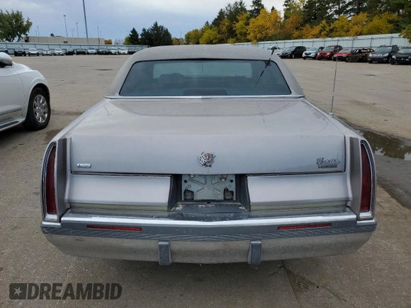 1996 Cadillac Fleetwood z VIN 1G6DW52P6TR702611, wystawiony jako Copart lot #77202664 z przebiegiem 159 994 mil mil oraz Szkody całkowita. Historia ofert i sprzedaży dostępna na DreamBid. Obrazek 6.