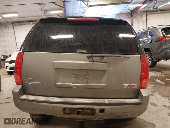 2008 GMC Yukon SLT w/4SB with VIN 1GKFK13008R146058, listed as a IAAI auction lot 41320478 with 1 mi miles. Bid and sale history available at carsss.com. Image 15.