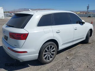 2017 Audi Q7 Premium Plus z VIN WA1LHAF72HD038067, wystawiony jako IAAI lot #41835136 z przebiegiem 88 949 mil mil oraz . Historia ofert i sprzedaży dostępna na DreamBid. Obrazek 4.