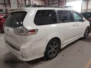 2017 Toyota Sienna SE with VIN 5TDXZ3DCXHS875329, listed as a IAAI auction lot 41650353 with Not provided miles and . Bid and sale history available at DreamBid. Image 4.