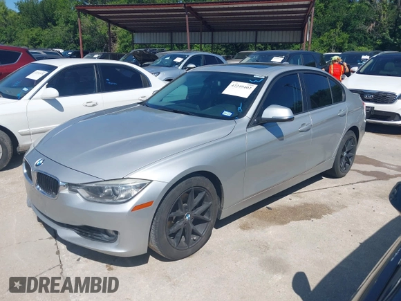 2012 BMW 3 Series 328i z VIN WBA3A5C54CF343424, wystawiony jako IAAI lot #42249402 z przebiegiem 90 120 mil mil oraz . Historia ofert i sprzedaży dostępna na DreamBid. Obrazek 2.