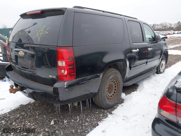 2010 Chevrolet Suburban LS with VIN 1GNUKHE37AR203811, listed as a IAAI auction lot 41304431 with 999,999 mi miles. Bid and sale history available at carsss.com. Image 4.